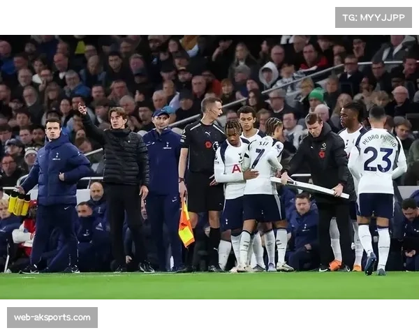 热刺结束六轮不胜，西蒙斯闪耀全场